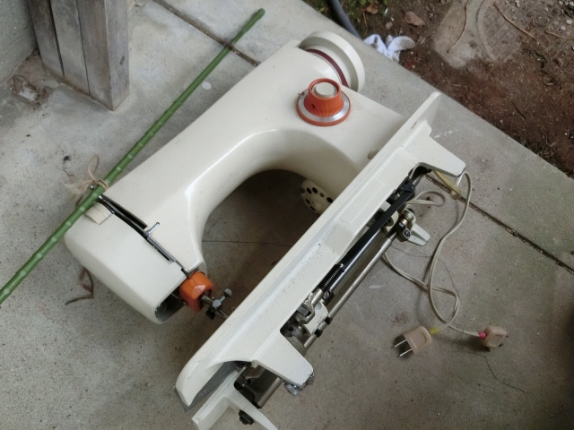 壊れたミシン
